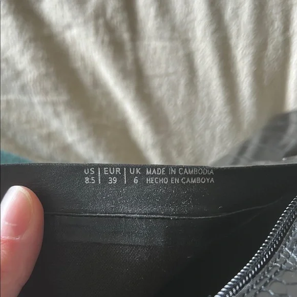 Aldo Black Heeled Boots with Croc Texture - Picture 4 of 4